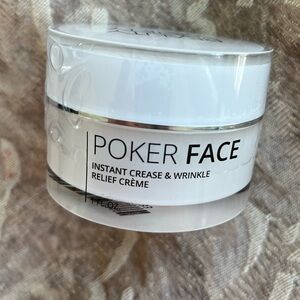 Instant Crease & Wrinkle Relief Crème🟧Poker Face